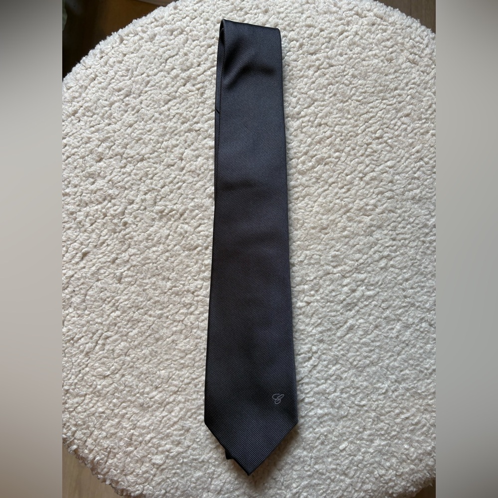🔵Chopard🔵100% Autjentic Chopard Elegant Gray Men's Tie